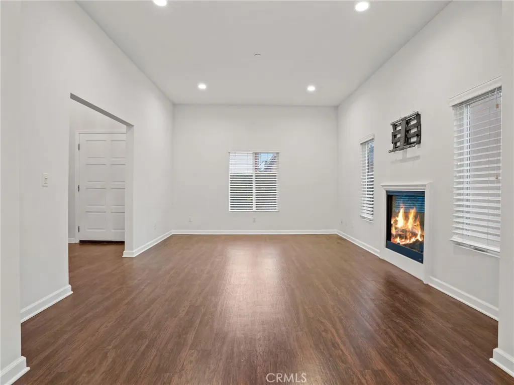 15940 W Ward Court, Van Nuys, CA 91406 - Photo 4 of 27, Van Nuys, CA