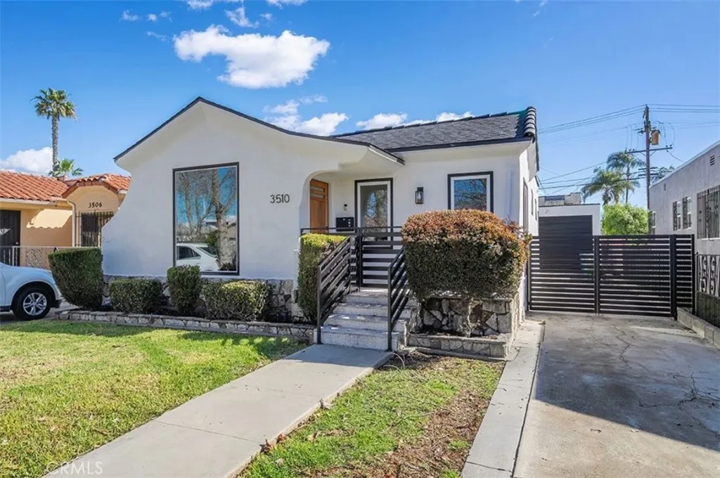 Los Angeles, CA 90016