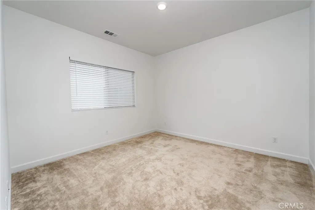https://cdn.realtyfeed.com/cdn/127/306647842/7658bed7f18840efc23f5975b1f09f53.webp