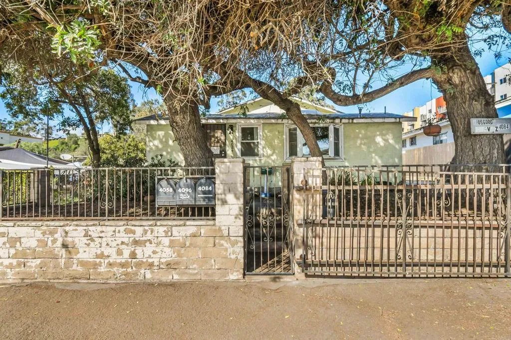 https://cdn.realtyfeed.com/cdn/127/306647952/4929cfc13c343c5e39a7f912c1324143.webp