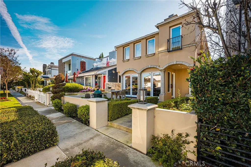 602 Larkspur Avenue Unit A, Corona del Mar, CA 92625 - Photo 2 of 18, Corona Del Mar, CA