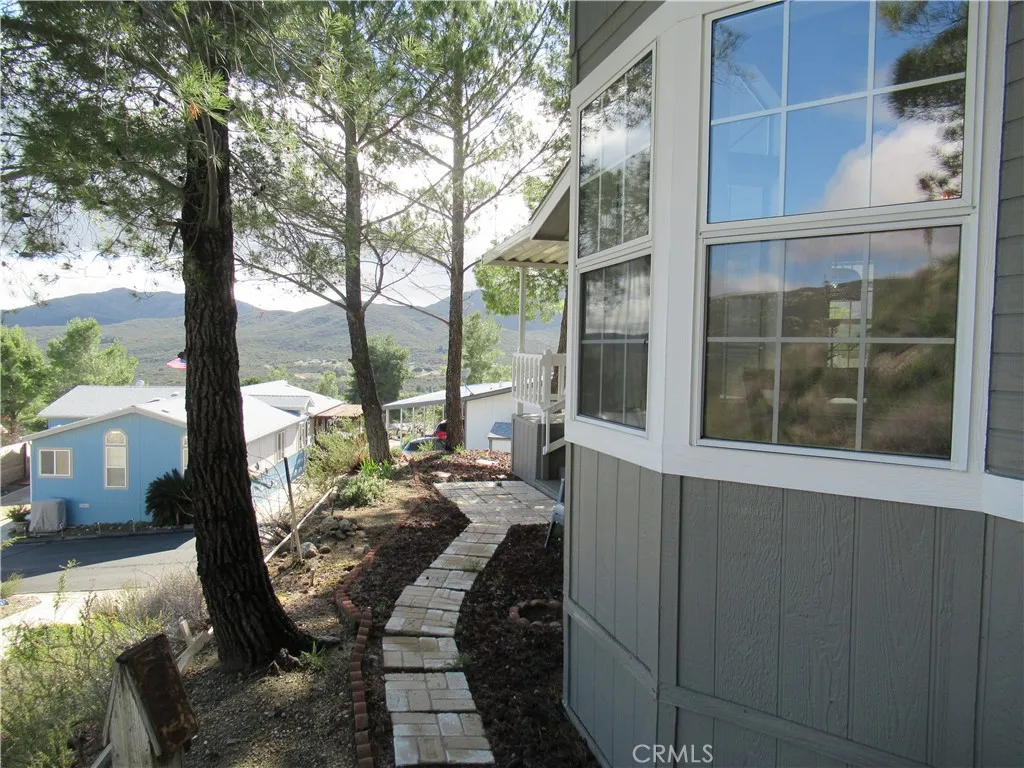 https://cdn.realtyfeed.com/cdn/127/306648035/9c87cab6b1d30d848391d48d578587e7.webp