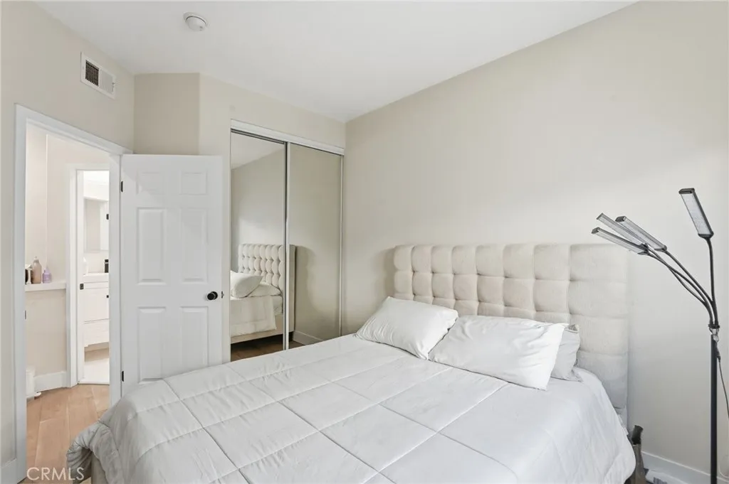 Photo #15: PT26037521 Listing: Photo #15