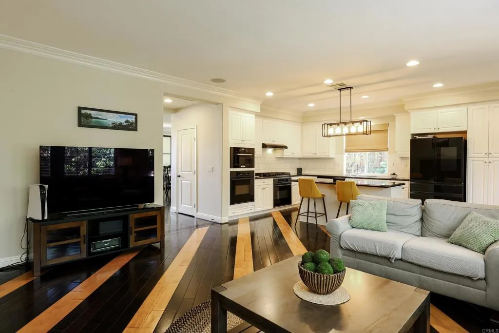 https://cdn.realtyfeed.com/cdn/127/306648041/811e6717867107eeacc8c9865499a02b.webp