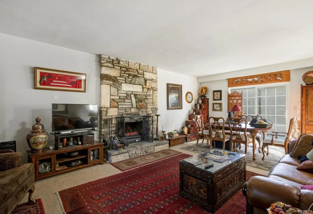 https://cdn.realtyfeed.com/cdn/127/306648043/2386777ce564699c3261f6329a493fc7.webp