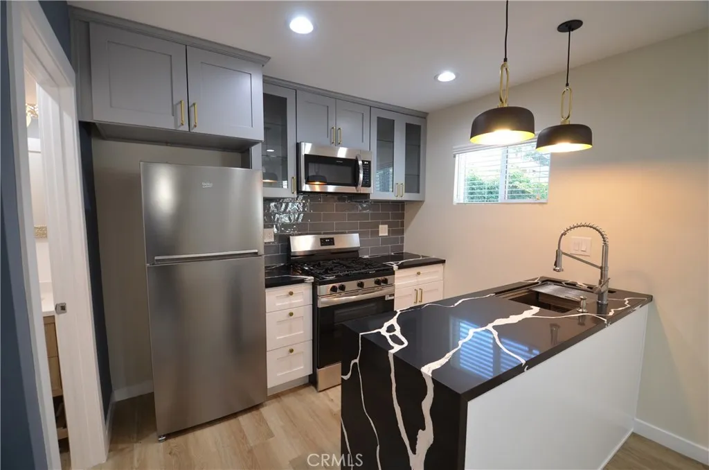 6406 Densmore Avenue, Lake Balboa, CA 91406 - Photo 4 of 8, Lake Balboa, CA