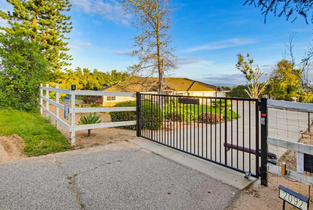https://cdn.realtyfeed.com/cdn/127/306648096/8c2d82e23c218445ebf84ea336fa0b06.webp