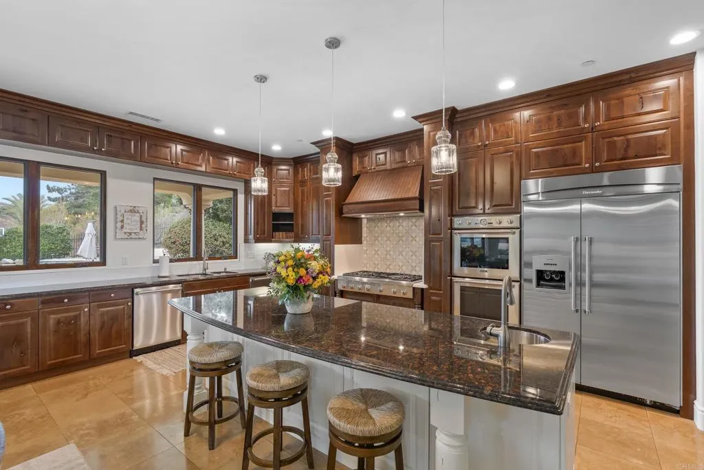 https://cdn.realtyfeed.com/cdn/127/306648130/043098902f5396e0ce14ea7abe914ce8.webp