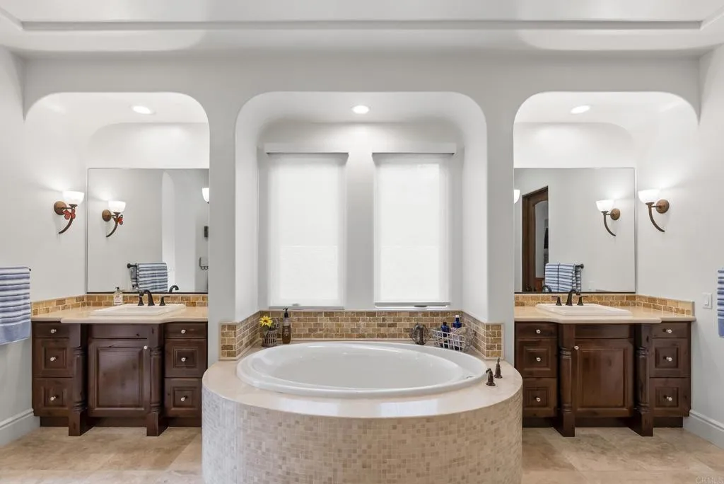 https://cdn.realtyfeed.com/cdn/127/306648130/4c85ce6c165fcbc99e5f7e35d8012c1b.webp