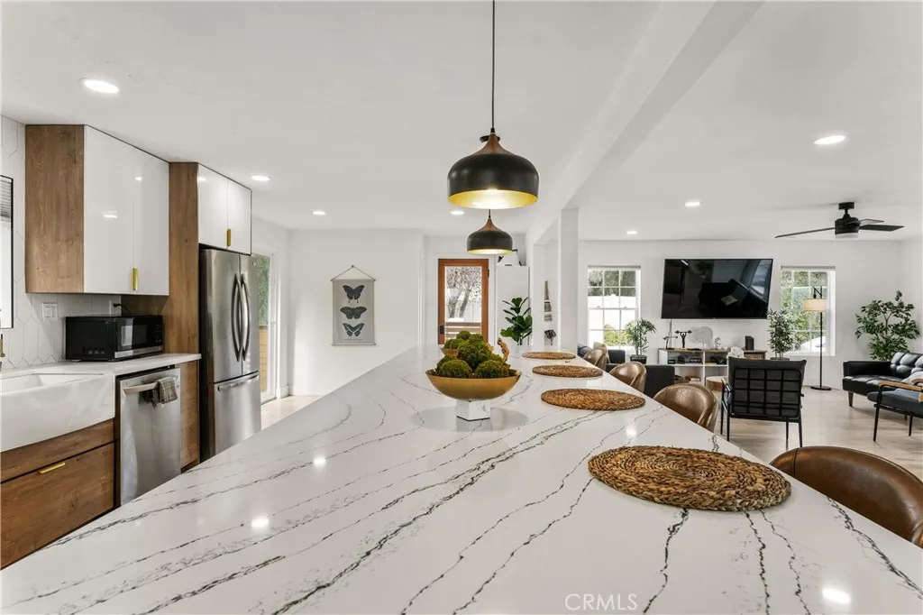 https://cdn.realtyfeed.com/cdn/127/306648226/4d190e03caef964c23fdfa0c91aa9a7b.webp