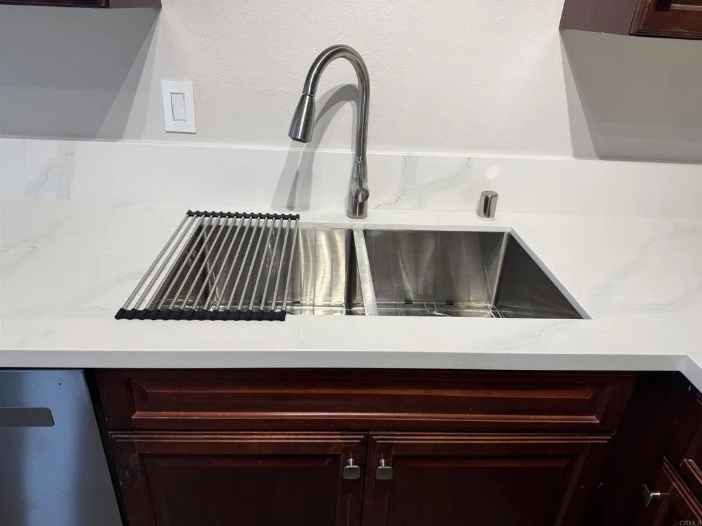 https://cdn.realtyfeed.com/cdn/127/306648257/aafab1039f4838b4decac4a986769432.webp