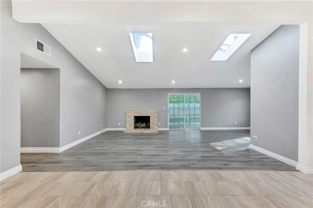 Woodland Hills, CA 91367