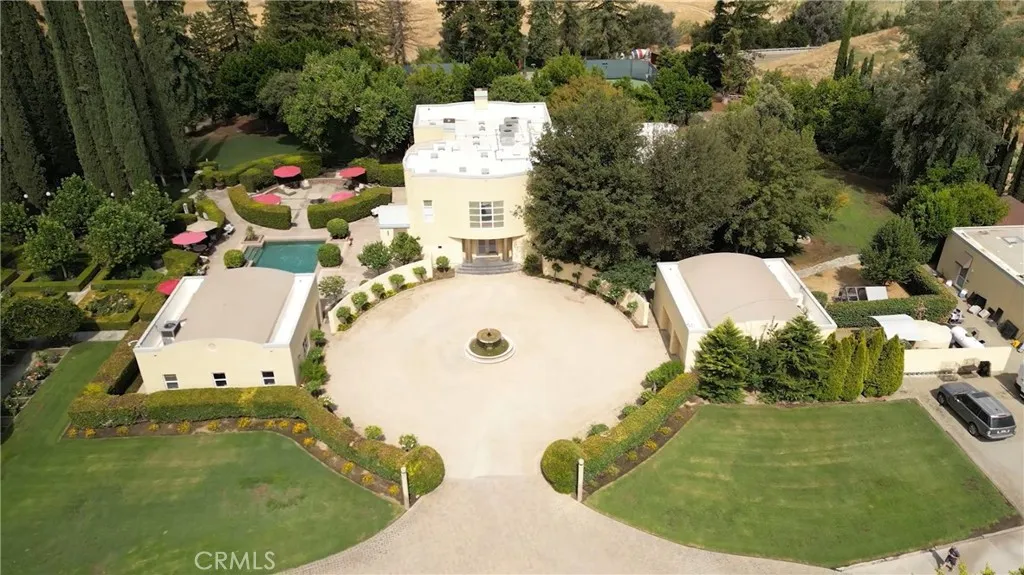 12950 N Willow Avenue