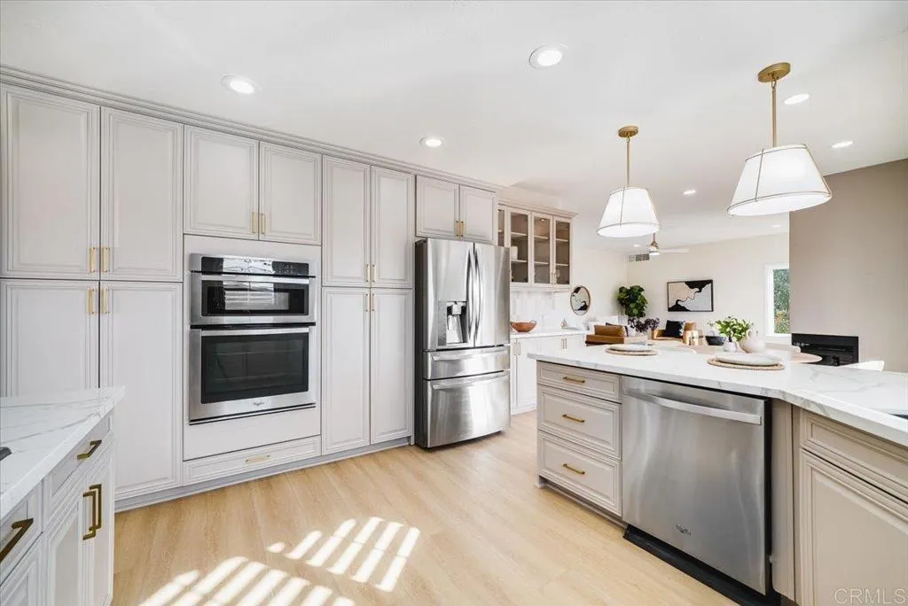 https://cdn.realtyfeed.com/cdn/127/306648405/7ee93cc6904941509bac708719c7a1bb.webp