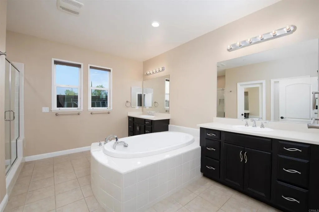 https://cdn.realtyfeed.com/cdn/127/306648442/4a21621df5fa6242f46480846b6c1897.webp