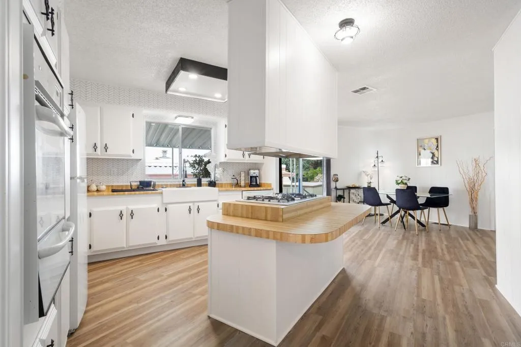 https://cdn.realtyfeed.com/cdn/127/306648523/4062b37697f2cf89810c65973430721b.webp