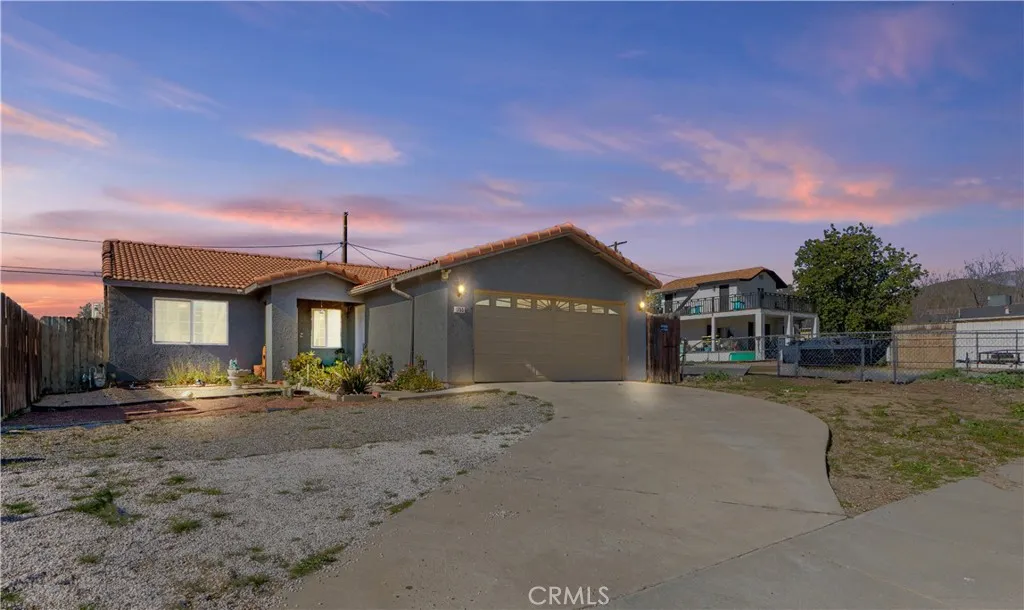 Banning, CA 92220