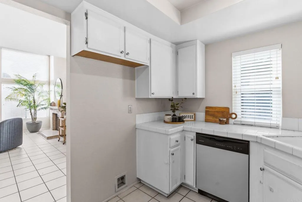 https://cdn.realtyfeed.com/cdn/127/306648551/5ed68801a475c6c9eae2e3df2014af08.webp
