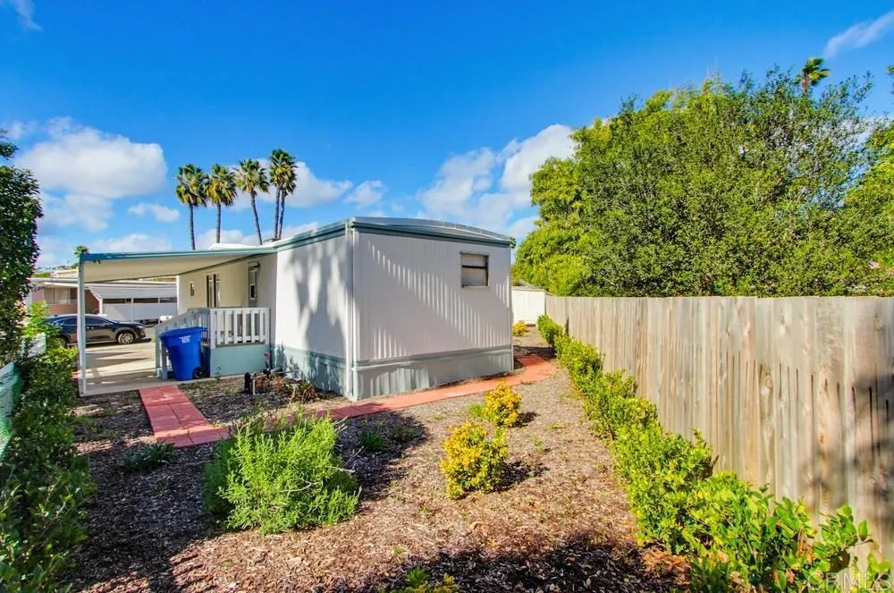 https://cdn.realtyfeed.com/cdn/127/306648616/16eead1d0df977a63f4741d5abe773ea.webp