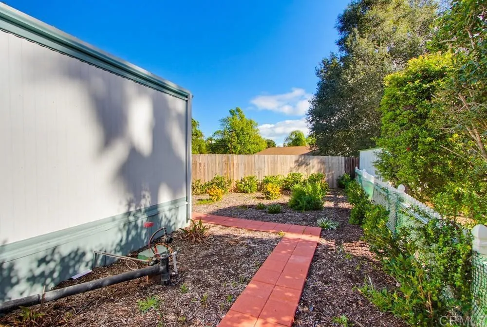 https://cdn.realtyfeed.com/cdn/127/306648616/72037058fa23851082b568944ca5ad7d.webp