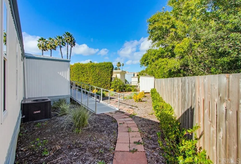 https://cdn.realtyfeed.com/cdn/127/306648616/efdcc43edda25c6dddb4e427bfcbfeeb.webp