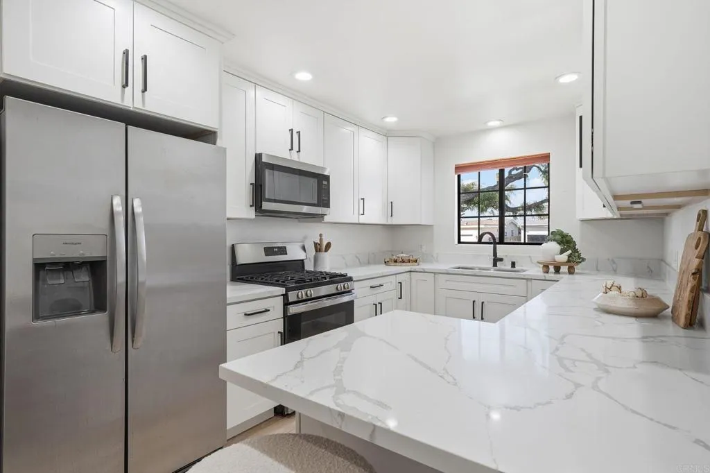 https://cdn.realtyfeed.com/cdn/127/306648630/02fbbf06ec8805b1bf6fc57648fe6205.webp