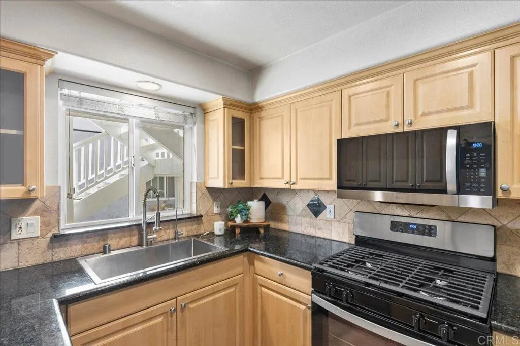 https://cdn.realtyfeed.com/cdn/127/306648640/51b145dab33e1b584060ef9af16242e8.webp