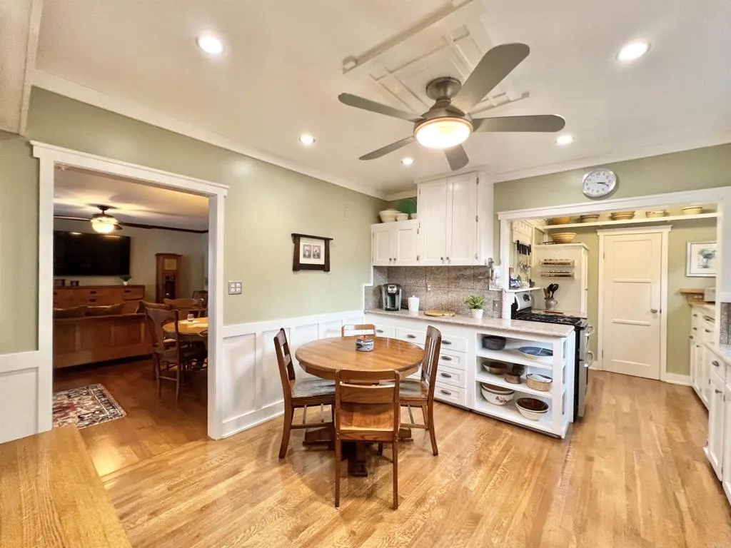 https://cdn.realtyfeed.com/cdn/127/306648670/6f8252350f983f1227cbd7ddbee3ed43.webp
