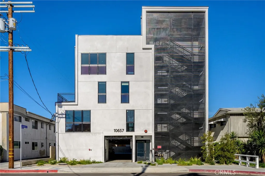 10657 Moorpark Street Unit 202, North Hollywood, CA 91602 - Photo 2 of 19, North Hollywood, CA