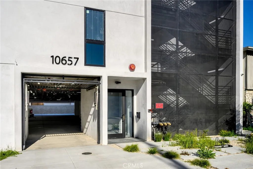 10657 Moorpark Street Unit 202, North Hollywood, CA 91602 - Photo 3 of 19, North Hollywood, CA