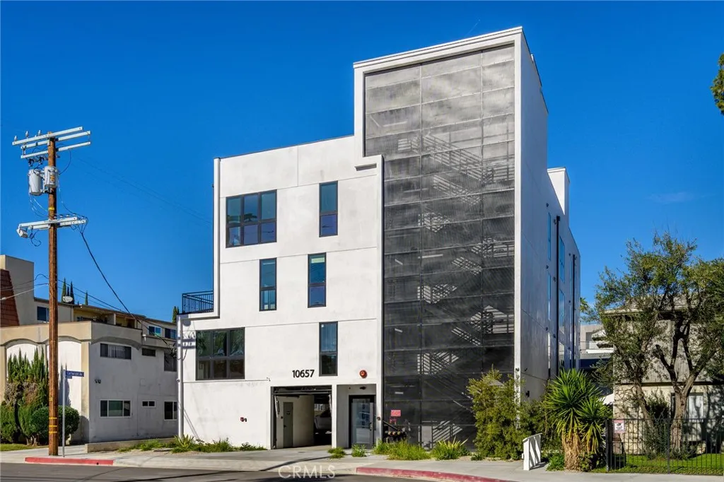 10657 Moorpark Street Unit 203, North Hollywood, CA 91602 - Main photo, North Hollywood, CA