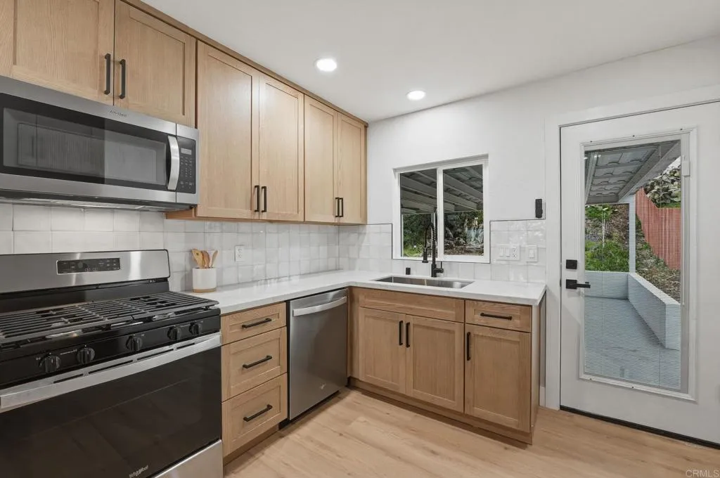https://cdn.realtyfeed.com/cdn/127/306648799/9ab0833711ce3e67d5526762e1c61050.webp