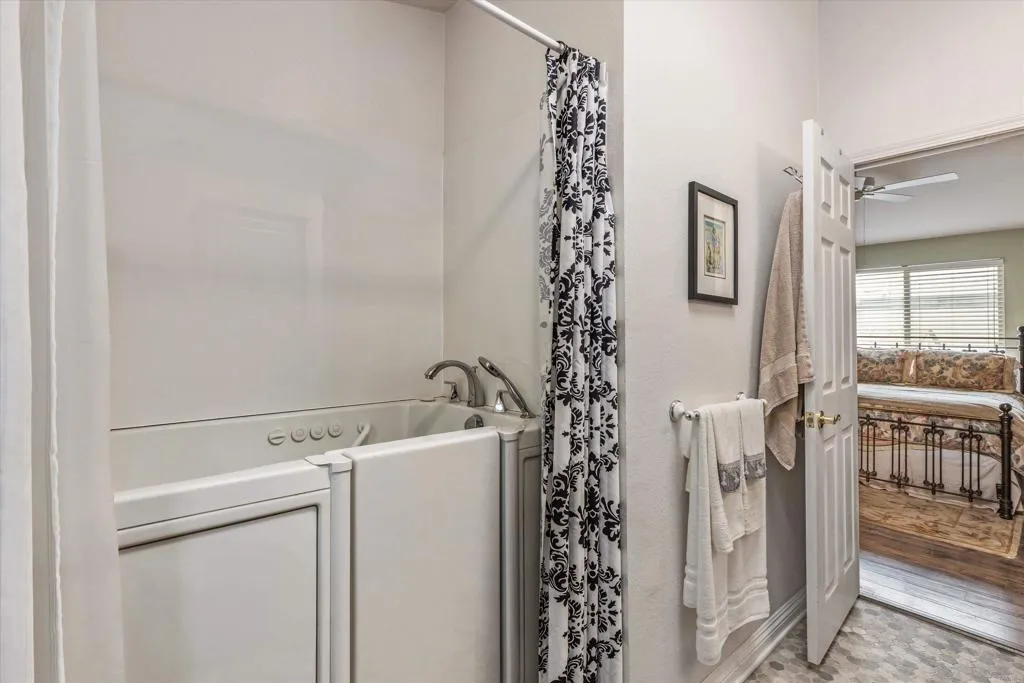 https://cdn.realtyfeed.com/cdn/127/306648886/21b8bc340289e0d0348d706c3981c5b7.webp