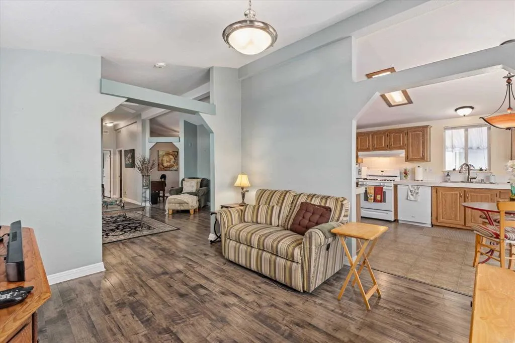 https://cdn.realtyfeed.com/cdn/127/306648886/67bf22d759abead9f63375948a725e72.webp