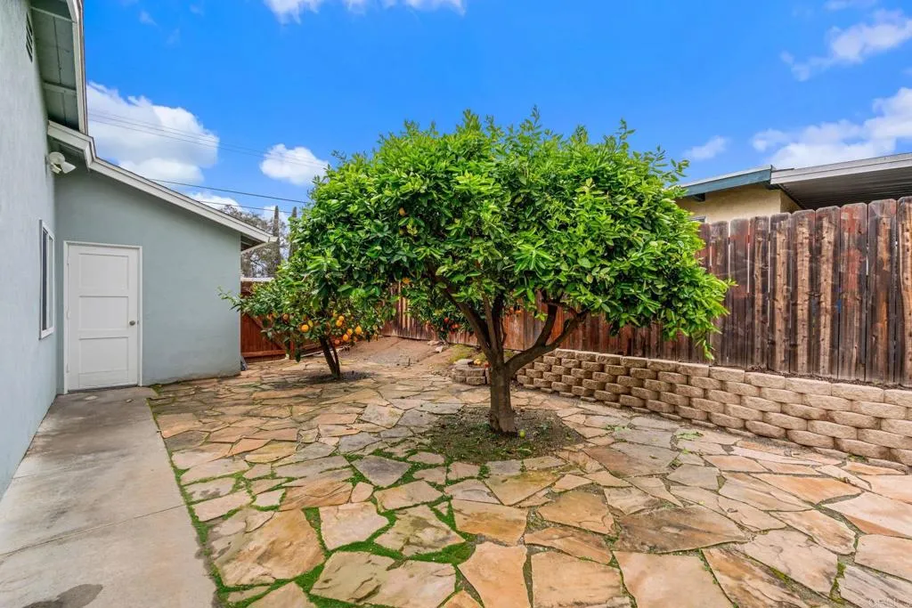 https://cdn.realtyfeed.com/cdn/127/306648993/8c56d9a8b7c04a3b1b7527702cb40fc2.webp