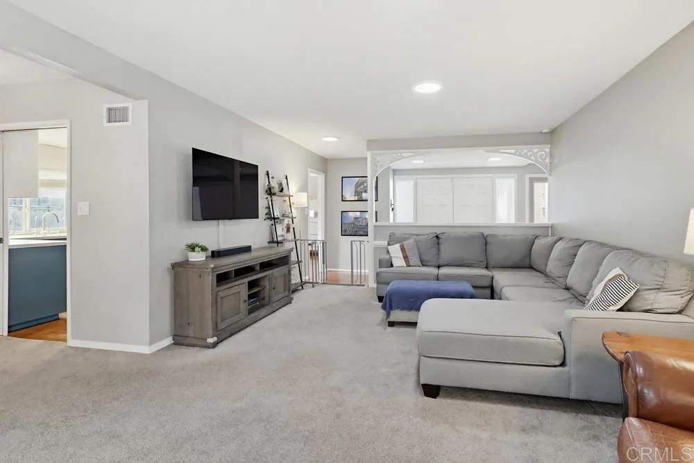https://cdn.realtyfeed.com/cdn/127/306649001/b064515f919e39d717d3709ea8f8296f.webp