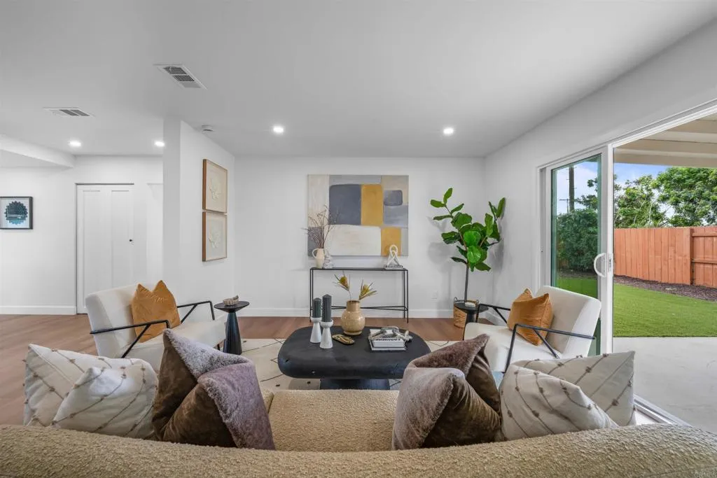 https://cdn.realtyfeed.com/cdn/127/306649002/57183900aa3946dac45f53712438065d.webp