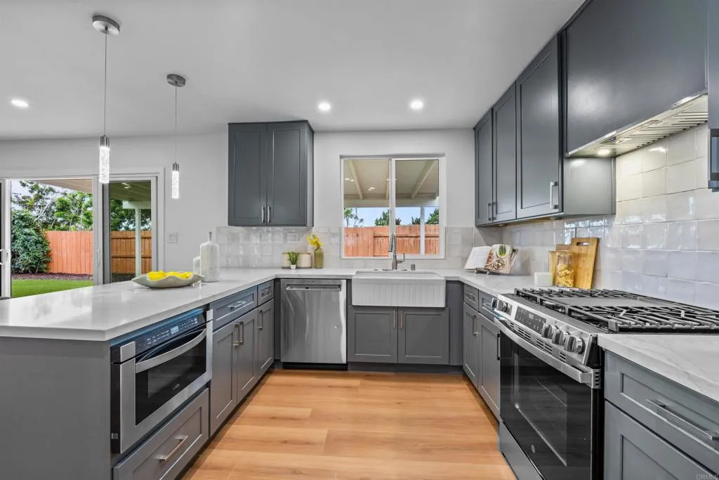 https://cdn.realtyfeed.com/cdn/127/306649002/5ae0e7e35bbd1b3ae9b9a794d858c319.webp