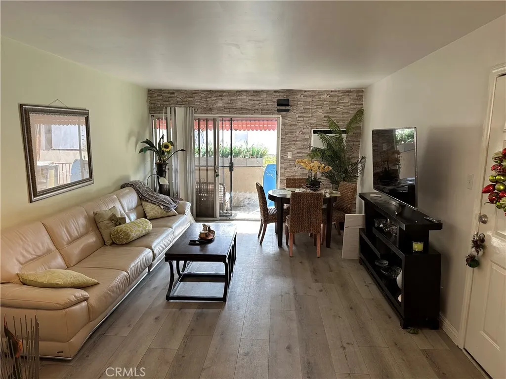 440 Chestnut Avenue Unit 2d, Long Beach, CA 80802 - Main photo, Long Beach, CA