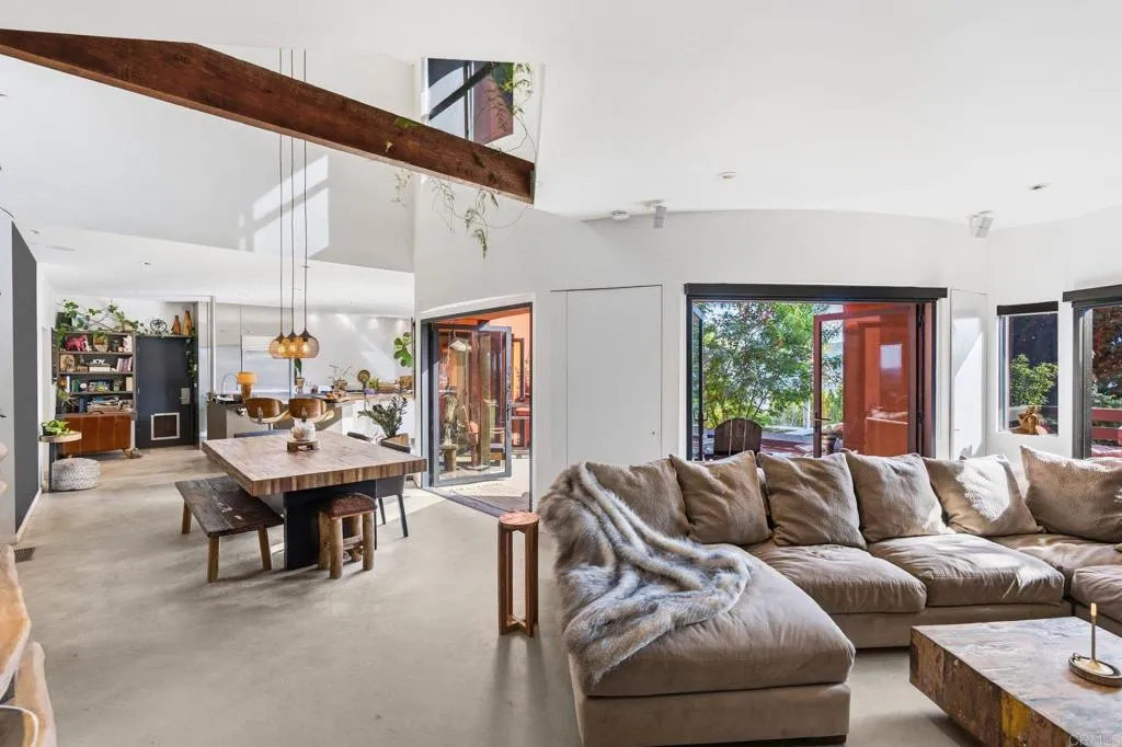 https://cdn.realtyfeed.com/cdn/127/306649058/2439c3d2a951aa973ef7c184b948b944.webp