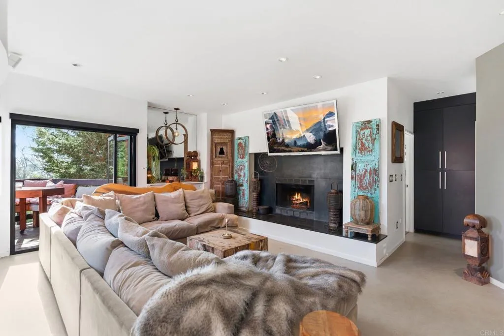 https://cdn.realtyfeed.com/cdn/127/306649058/4c1ea8357b053e0bc4b26b6c98b51d7a.webp