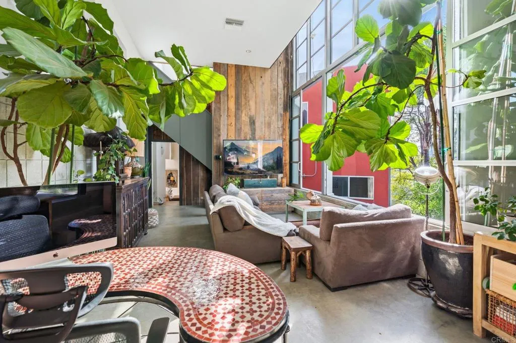 https://cdn.realtyfeed.com/cdn/127/306649058/dd741186d8b644debf490061efe238f7.webp