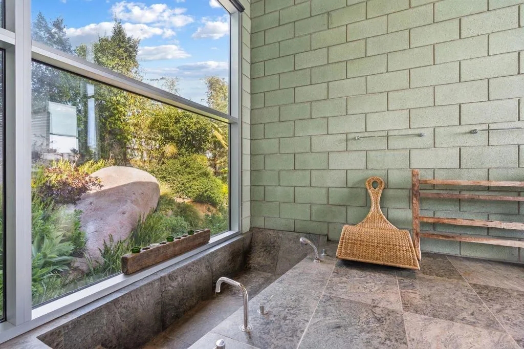 https://cdn.realtyfeed.com/cdn/127/306649058/dfa6b5e838508f801be667f1a048f57a.webp