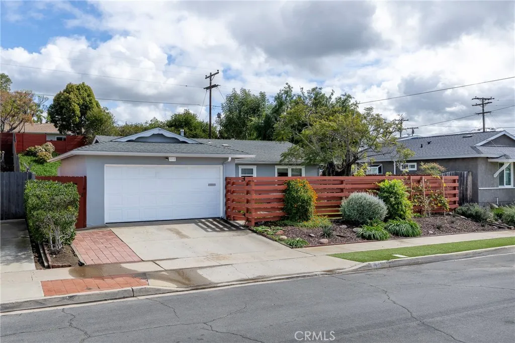 https://cdn.realtyfeed.com/cdn/127/306649217/b419d43f86864887af715212cdad4a17.webp
