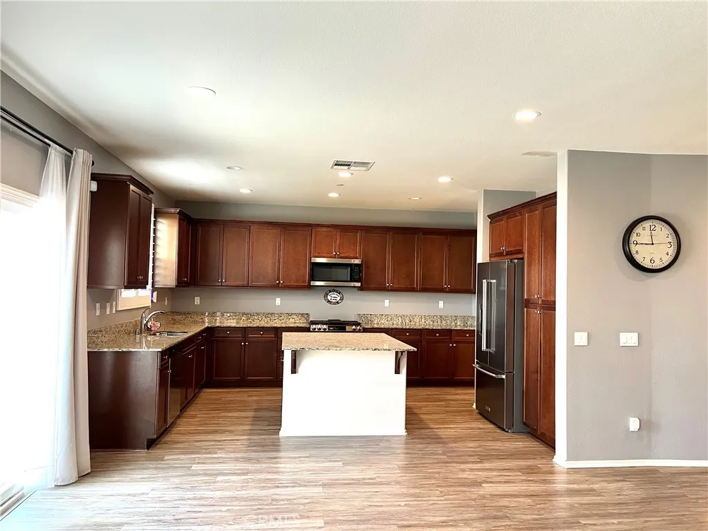 15182 Paseo Verde, Victorville, CA 92394 - Photo 4 of 41, Victorville, CA