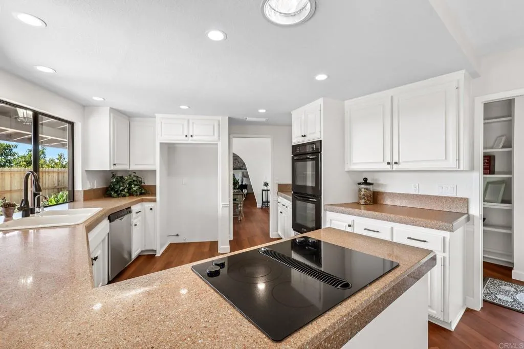 https://cdn.realtyfeed.com/cdn/127/306649506/69009eab7c743e09909dcc21817c12d2.webp