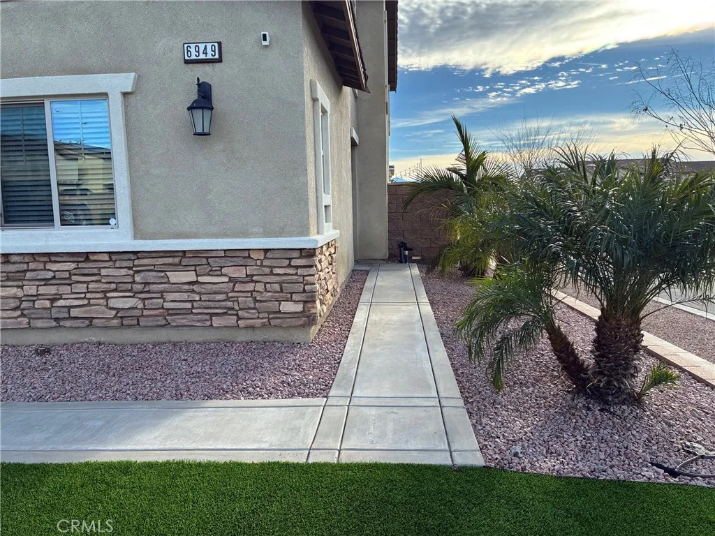 6949 Dewpoint Way, Fontana, CA 92336 - Photo 4 of 30, Fontana, CA