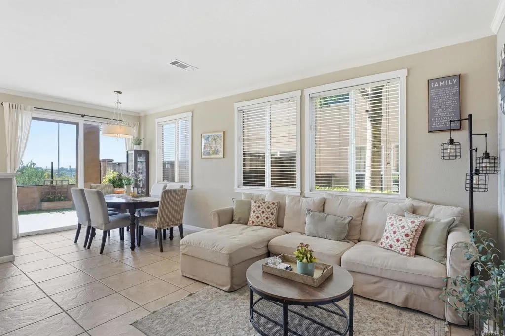 https://cdn.realtyfeed.com/cdn/127/306649558/85003aadbc2785178688fea1d890079b.webp