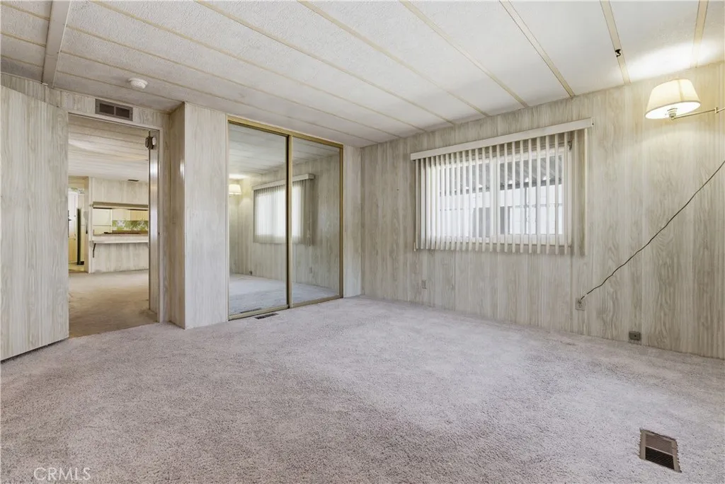 https://cdn.realtyfeed.com/cdn/127/306649562/07af8ca34bee2b00c2d36ac92e9c4212.webp