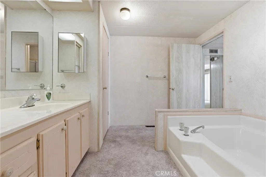 https://cdn.realtyfeed.com/cdn/127/306649562/10d47f32d5ec92b978c28b5c44dd4c76.webp
